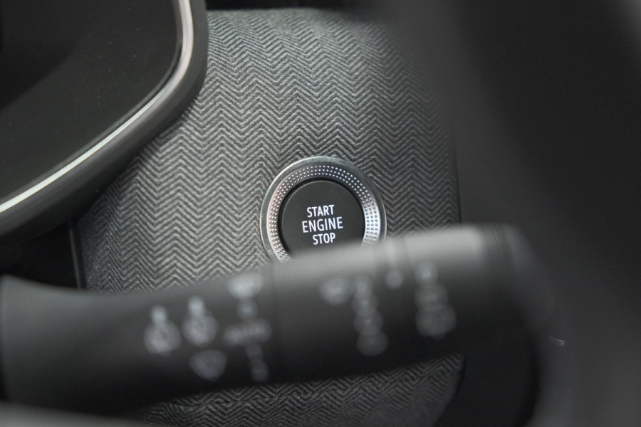 Renault Clio TCe 90 GPF Techno | 360 Camera | Adaptieve Cruise Control | 9.3 Inch Groot Scherm