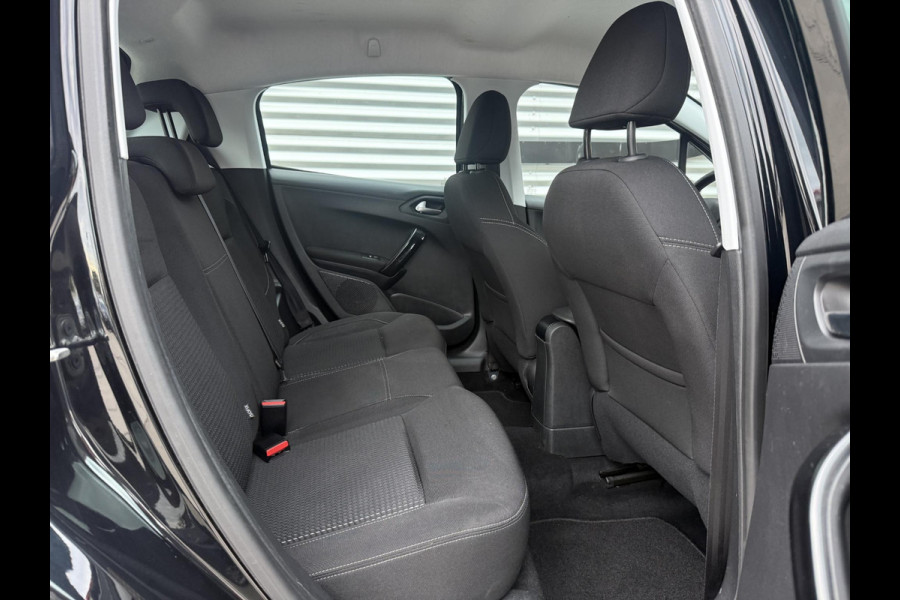 Peugeot 208 1.2 PureTech Blue Lease Executive 2e Eigenaar|Navi|Carplay|PDC|Clima|Cruise|Elek ramen|LM velgen|N.A.P| D-riem vv in 2024 | APK tot 07-2027