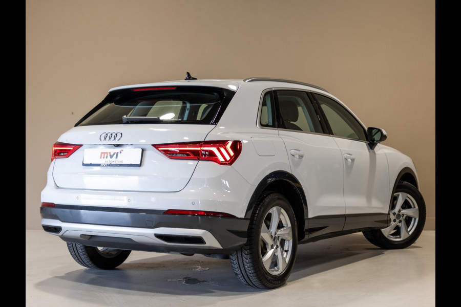 Audi Q3 35 TFSI Advanced / 150pk / Panorama dak / Stoelverwarming / Dodehoek herkenning / Achteruitrij camera /