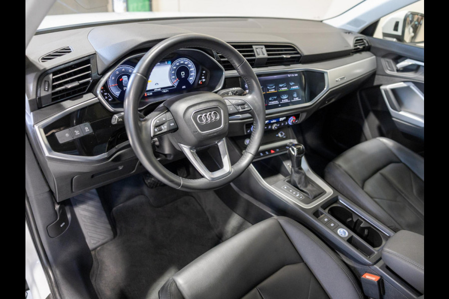 Audi Q3 35 TFSI Advanced / 150pk / Panorama dak / Stoelverwarming / Dodehoek herkenning / Achteruitrij camera /