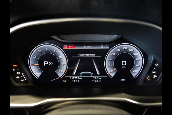 Audi Q3 35 TFSI Advanced / 150pk / Panorama dak / Stoelverwarming / Dodehoek herkenning / Achteruitrij camera /