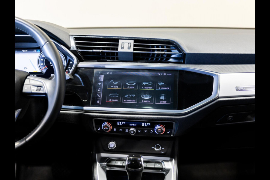 Audi Q3 35 TFSI Advanced / 150pk / Panorama dak / Stoelverwarming / Dodehoek herkenning / Achteruitrij camera /