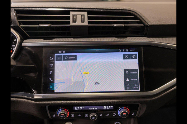 Audi Q3 35 TFSI Advanced / 150pk / Panorama dak / Stoelverwarming / Dodehoek herkenning / Achteruitrij camera /