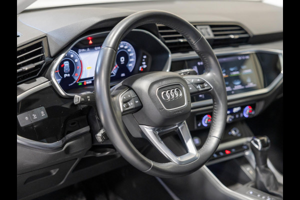 Audi Q3 35 TFSI Advanced / 150pk / Panorama dak / Stoelverwarming / Dodehoek herkenning / Achteruitrij camera /