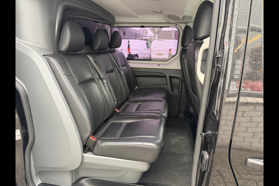 Renault Trafic 2.0 dCi 145pk T29 L2H1 Luxe DC 5 persoons / vaste prijs rijklaar € 17.950 ex btw / lease vanaf € 302 / euro 6 / bpm vrij / zwart metallic / leer / airco / cruise / navi / camera !