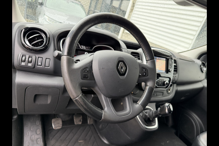 Renault Trafic 2.0 dCi 145pk T29 L2H1 Luxe DC 5 persoons / vaste prijs rijklaar € 17.950 ex btw / lease vanaf € 302 / euro 6 / bpm vrij / zwart metallic / leer / airco / cruise / navi / camera !