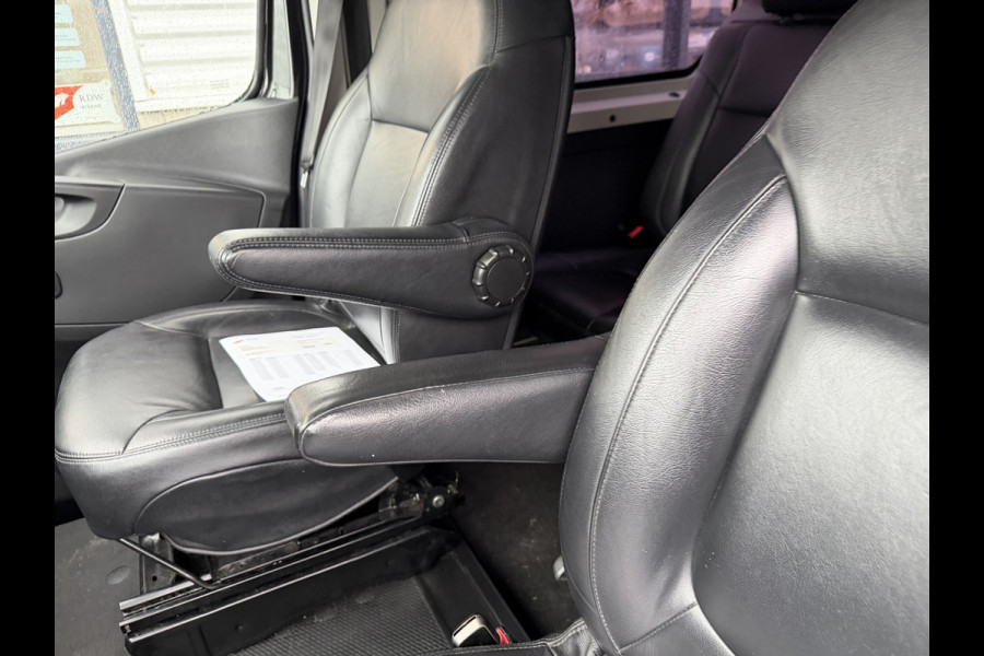 Renault Trafic 2.0 dCi 145pk T29 L2H1 Luxe DC 5 persoons / vaste prijs rijklaar € 17.950 ex btw / lease vanaf € 302 / euro 6 / bpm vrij / zwart metallic / leer / airco / cruise / navi / camera !