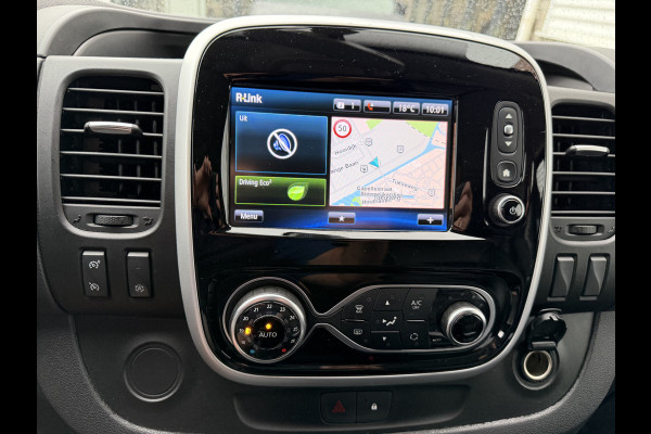 Renault Trafic 2.0 dCi 145pk T29 L2H1 Luxe DC 5 persoons / vaste prijs rijklaar € 17.950 ex btw / lease vanaf € 302 / euro 6 / bpm vrij / zwart metallic / leer / airco / cruise / navi / camera !