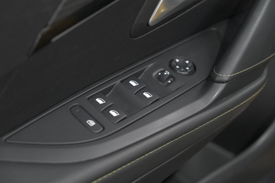 Peugeot 208 PureTech 100 EAT8 GT-Line | Camera | Keyless Entry | Navigatie | Parkeersensoren | Apple Carplay