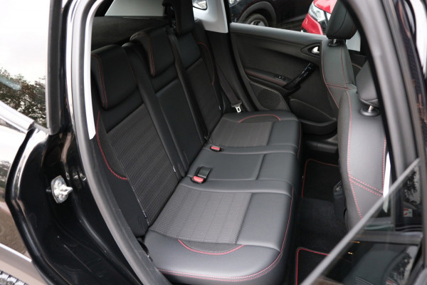 Peugeot 2008 1.2 PureTech GT-Line *PANORAMADAK* UNIEK 28.190km!! Navi/Camera Origineel Nederlands