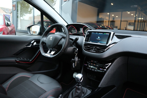 Peugeot 2008 1.2 PureTech GT-Line *PANORAMADAK* UNIEK 28.190km!! Navi/Camera Origineel Nederlands