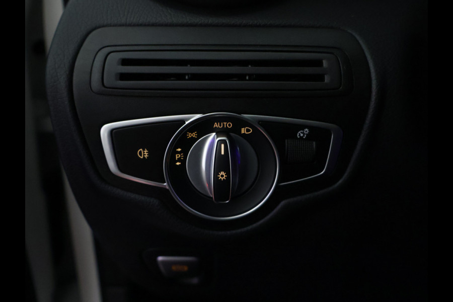 Mercedes-Benz GLC 300 e 4MATIC Premium Plus | Panoramadak | Trekhaak | Nightpakket | Inclusief 24 maanden Mercedes-Benz Certified garantie voor Europa. garage-sale