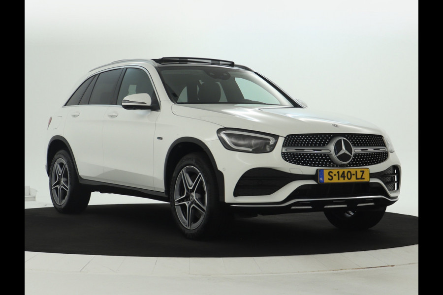 Mercedes-Benz GLC 300 e 4MATIC Premium Plus | Panoramadak | Trekhaak | Nightpakket | Inclusief 24 maanden Mercedes-Benz Certified garantie voor Europa. garage-sale