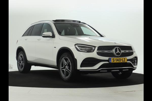 Mercedes-Benz GLC 300 e 4MATIC Premium Plus | Panoramadak | Trekhaak | Nightpakket | Inclusief 24 maanden Mercedes-Benz Certified garantie voor Europa. garage-sale