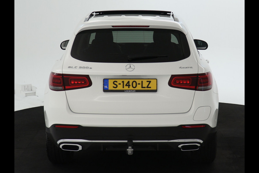 Mercedes-Benz GLC 300 e 4MATIC Premium Plus | Panoramadak | Trekhaak | Nightpakket | Inclusief 24 maanden Mercedes-Benz Certified garantie voor Europa. garage-sale