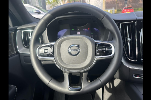 Volvo XC60 2.0 T6 Plug-in hybrid AWD Plus Black Edition SHOWROOM PRIJS VAN €51.900,- NU VOOR SLECHTS €49.877,- | LUCHTVERING | ELEK. TREKHAAK | STOEL + STOELVERWARMING | ACHTERBANK VERWAMRD | HARMAN KARDON | RIJKLAAR | FABRIEKS GARANTIE T/M 7-2027 | PANO |
