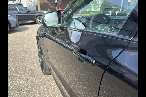 Volvo XC60 2.0 T6 Plug-in hybrid AWD Plus Black Edition SHOWROOM PRIJS VAN €51.900,- NU VOOR SLECHTS €49.877,- | LUCHTVERING | ELEK. TREKHAAK | STOEL + STOELVERWARMING | ACHTERBANK VERWAMRD | HARMAN KARDON | RIJKLAAR | FABRIEKS GARANTIE T/M 7-2027 | PANO |