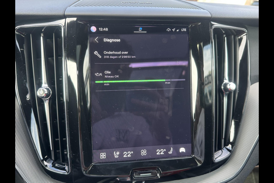 Volvo XC60 2.0 T6 Plug-in hybrid AWD Plus Black Edition SHOWROOM PRIJS VAN €51.900,- NU VOOR SLECHTS €49.877,- | LUCHTVERING | ELEK. TREKHAAK | STOEL + STOELVERWARMING | ACHTERBANK VERWAMRD | HARMAN KARDON | RIJKLAAR | FABRIEKS GARANTIE T/M 7-2027 | PANO |