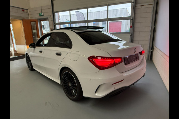 Mercedes-Benz A-Klasse 180 AMG Black Line, Automaat, Panoramadak, Navi, Camera