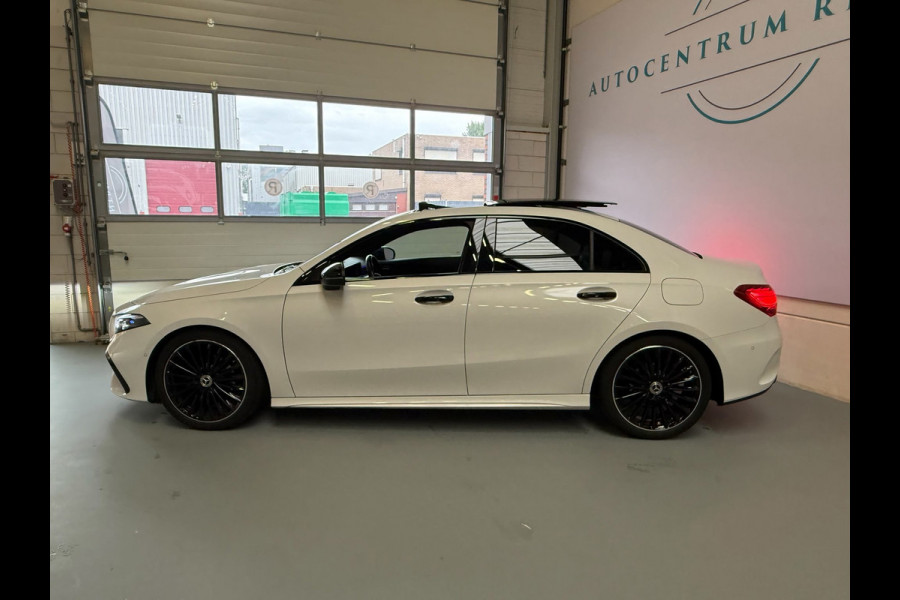 Mercedes-Benz A-Klasse 180 AMG Black Line, Automaat, Panoramadak, Navi, Camera