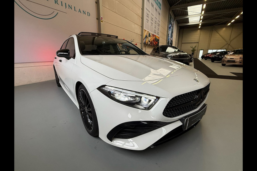 Mercedes-Benz A-Klasse 180 AMG Black Line, Automaat, Panoramadak, Navi, Camera