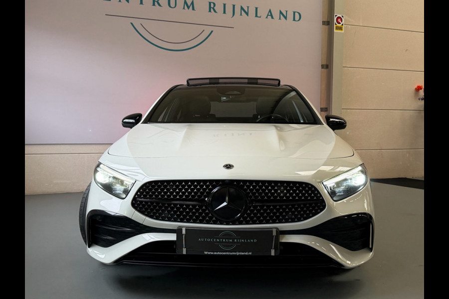 Mercedes-Benz A-Klasse 180 AMG Black Line, Automaat, Panoramadak, Navi, Camera