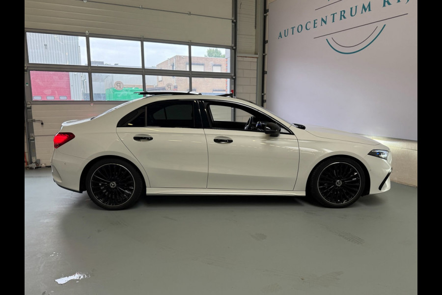 Mercedes-Benz A-Klasse 180 AMG Black Line, Automaat, Panoramadak, Navi, Camera