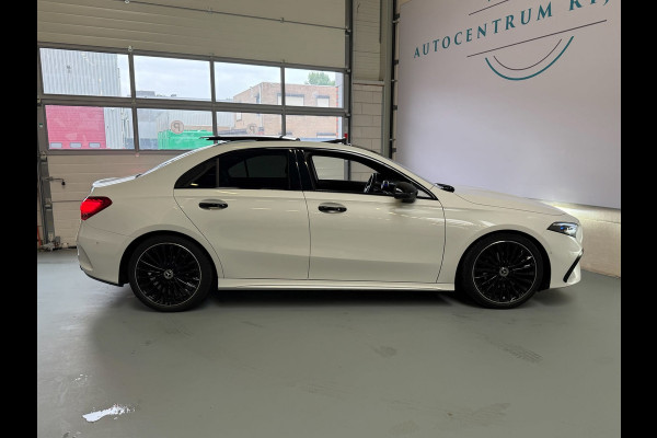 Mercedes-Benz A-Klasse 180 AMG Black Line, Automaat, Panoramadak, Navi, Camera