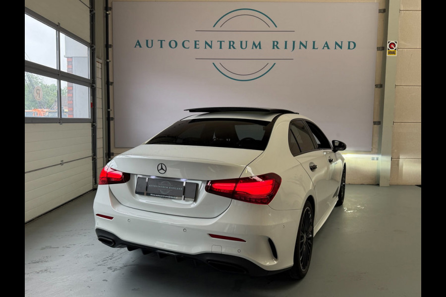 Mercedes-Benz A-Klasse 180 AMG Black Line, Automaat, Panoramadak, Navi, Camera