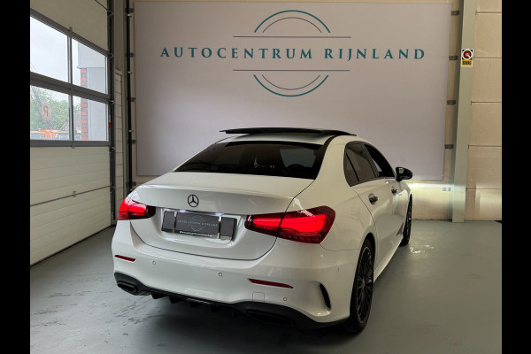 Mercedes-Benz A-Klasse 180 AMG Black Line, Automaat, Panoramadak, Navi, Camera