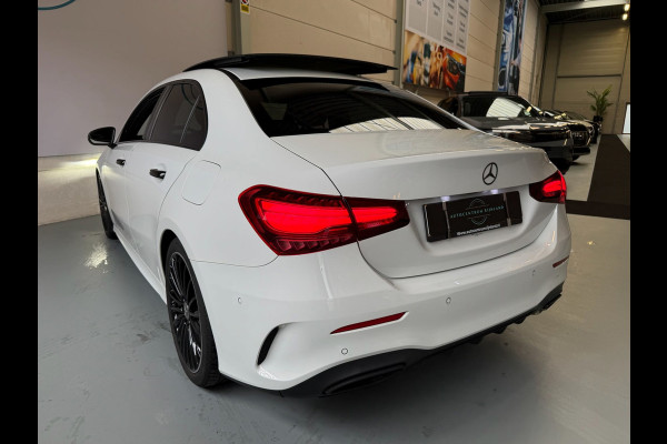 Mercedes-Benz A-Klasse 180 AMG Black Line, Automaat, Panoramadak, Navi, Camera