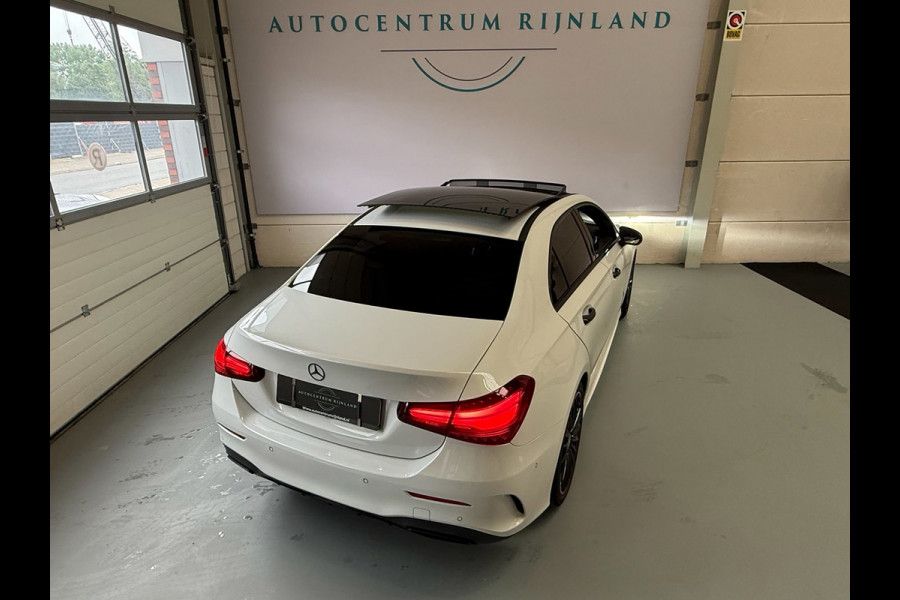 Mercedes-Benz A-Klasse 180 AMG Black Line, Automaat, Panoramadak, Navi, Camera