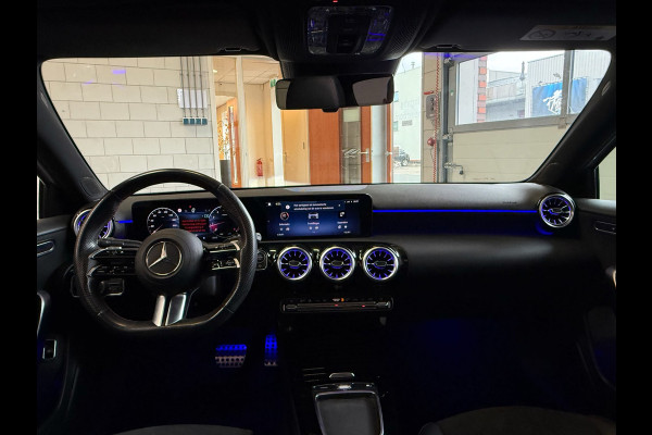 Mercedes-Benz A-Klasse 180 AMG Black Line, Automaat, Panoramadak, Navi, Camera