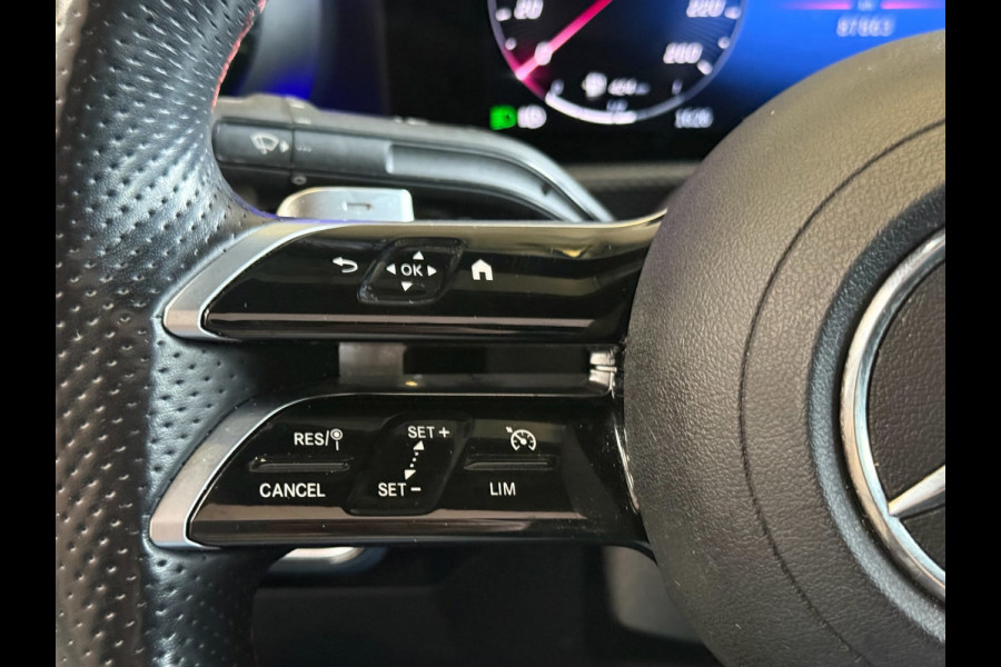 Mercedes-Benz A-Klasse 180 AMG Black Line, Automaat, Panoramadak, Navi, Camera