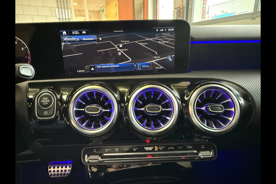 Mercedes-Benz A-Klasse 180 AMG Black Line, Automaat, Panoramadak, Navi, Camera