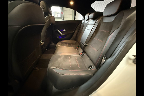 Mercedes-Benz A-Klasse 180 AMG Black Line, Automaat, Panoramadak, Navi, Camera