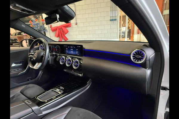 Mercedes-Benz A-Klasse 180 AMG Black Line, Automaat, Panoramadak, Navi, Camera