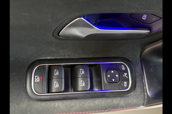 Mercedes-Benz A-Klasse 180 AMG Black Line, Automaat, Panoramadak, Navi, Camera