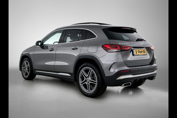 Mercedes-Benz GLA 250 e AMG Plug-In Hybride | AMG-Line IN en Exterieur | Sfeefverlichting| Chroompakket |  Navigatie | Panorama-schuifkanteldak | Stoelverwarming | 24 Maanden Mercedes-Benz Certified garantie.