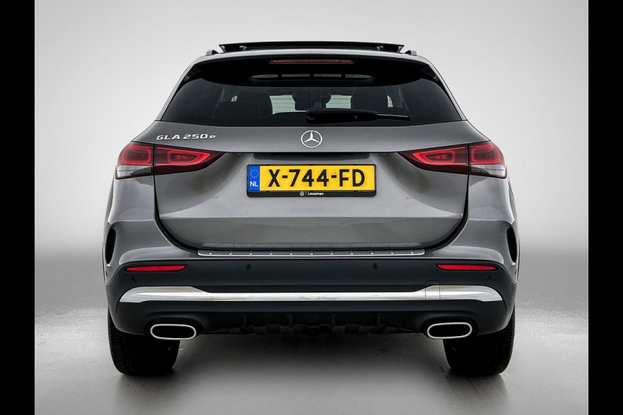 Mercedes-Benz GLA 250 e AMG Plug-In Hybride | AMG-Line IN en Exterieur | Sfeefverlichting| Chroompakket |  Navigatie | Panorama-schuifkanteldak | Stoelverwarming | 24 Maanden Mercedes-Benz Certified garantie.