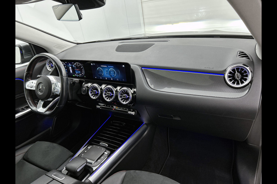 Mercedes-Benz GLA 250 e AMG Plug-In Hybride | AMG-Line IN en Exterieur | Sfeefverlichting| Chroompakket |  Navigatie | Panorama-schuifkanteldak | Stoelverwarming | 24 Maanden Mercedes-Benz Certified garantie.