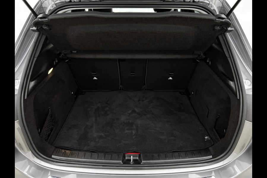 Mercedes-Benz GLA 250 e AMG Plug-In Hybride | AMG-Line IN en Exterieur | Sfeefverlichting| Chroompakket |  Navigatie | Panorama-schuifkanteldak | Stoelverwarming | 24 Maanden Mercedes-Benz Certified garantie.