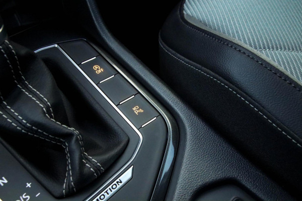 Volkswagen Tiguan 2.0TSI 4Motion Highline R-Line 180pk DSG 1e Eig|DLR|Panoramadak|Virtual Cockpit|LED Plus|360 Camera|ACC|Trekhaak