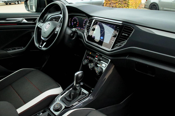 Volkswagen T-Roc 2.0TSI 4Motion Sport 190pk DSG! 1e|DLR|Panoramadak|Virtual Cockpit|LED Plus|Sportstoelen|PDC|CarPlay|Beats|18inch
