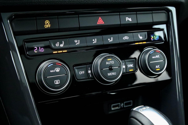 Volkswagen T-Roc 2.0TSI 4Motion Sport 190pk DSG! 1e|DLR|Panoramadak|Virtual Cockpit|LED Plus|Sportstoelen|PDC|CarPlay|Beats|18inch