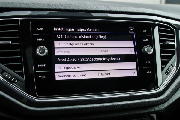 Volkswagen T-Roc 2.0TSI 4Motion Sport 190pk DSG! 1e|DLR|Panoramadak|Virtual Cockpit|LED Plus|Sportstoelen|PDC|CarPlay|Beats|18inch