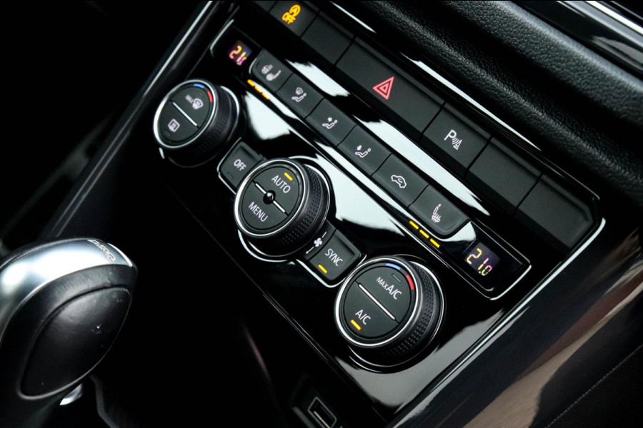 Volkswagen T-Roc 2.0TSI 4Motion Sport 190pk DSG! 1e|DLR|Panoramadak|Virtual Cockpit|LED Plus|Sportstoelen|PDC|CarPlay|Beats|18inch