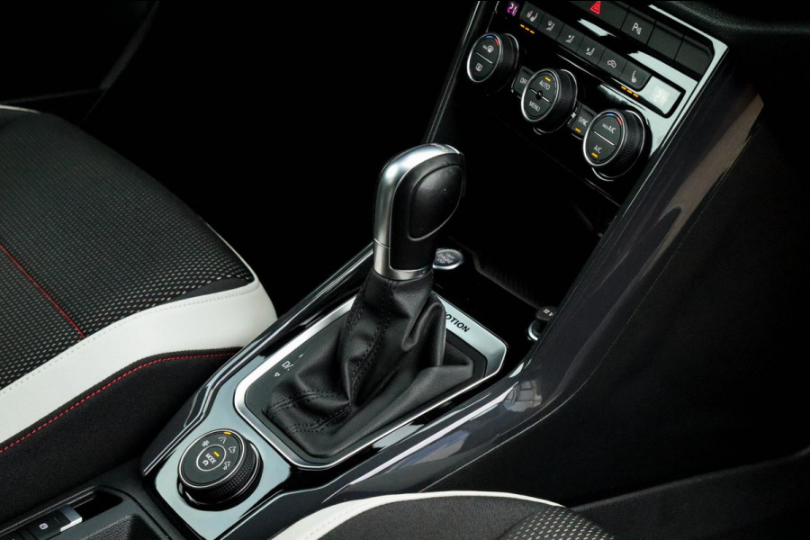 Volkswagen T-Roc 2.0TSI 4Motion Sport 190pk DSG! 1e|DLR|Panoramadak|Virtual Cockpit|LED Plus|Sportstoelen|PDC|CarPlay|Beats|18inch
