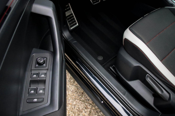 Volkswagen T-Roc 2.0TSI 4Motion Sport 190pk DSG! 1e|DLR|Panoramadak|Virtual Cockpit|LED Plus|Sportstoelen|PDC|CarPlay|Beats|18inch
