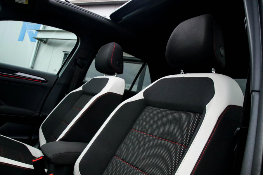 Volkswagen T-Roc 2.0TSI 4Motion Sport 190pk DSG! 1e|DLR|Panoramadak|Virtual Cockpit|LED Plus|Sportstoelen|PDC|CarPlay|Beats|18inch